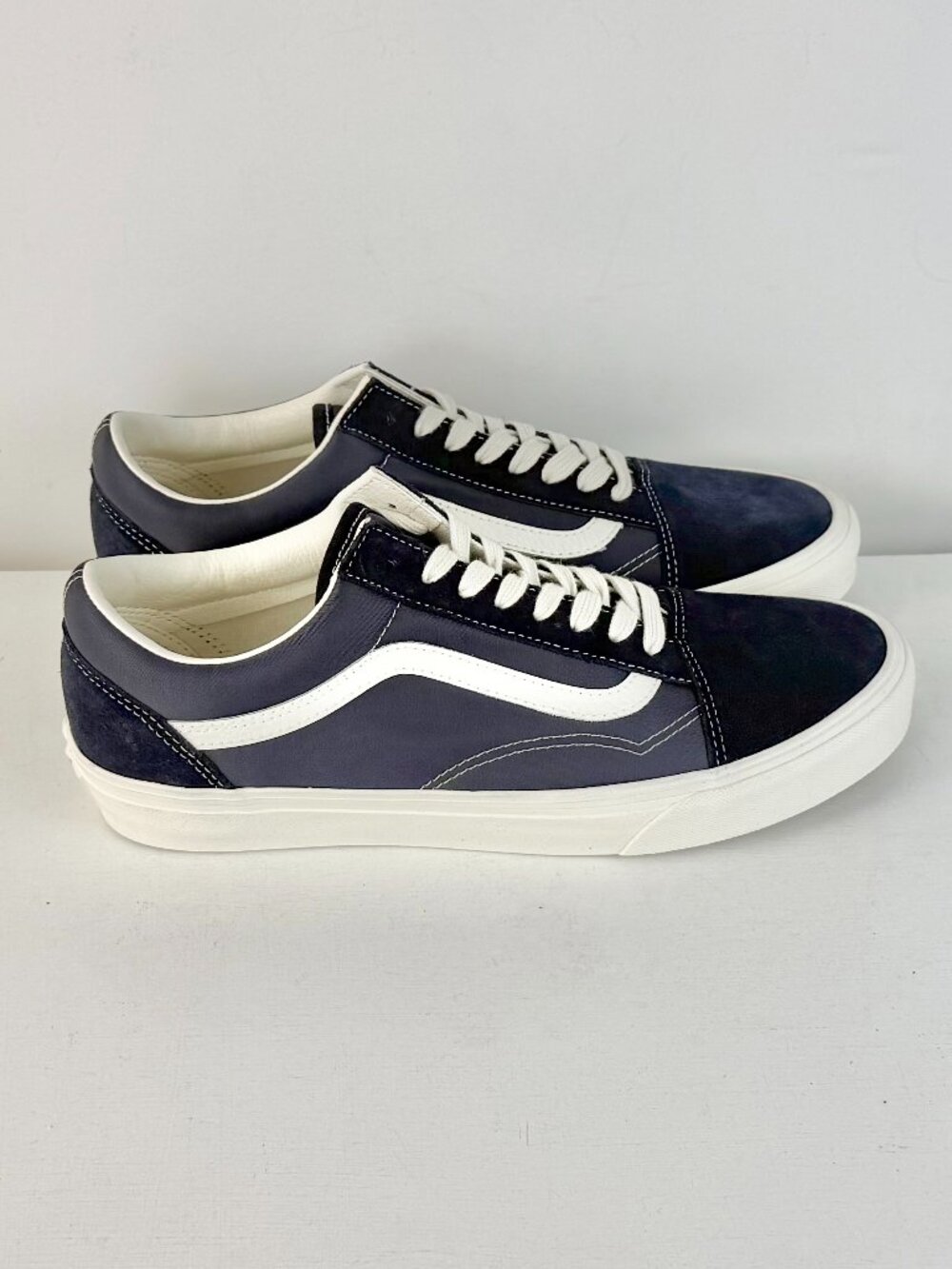 M9.5 W11 - VANS Old School low top suede/canvas sneaker - Blue
